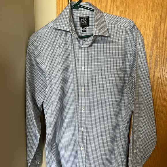 Jos A Bank mens button down shirt. No tags, but this has never been worn. - Picture 2 of 5